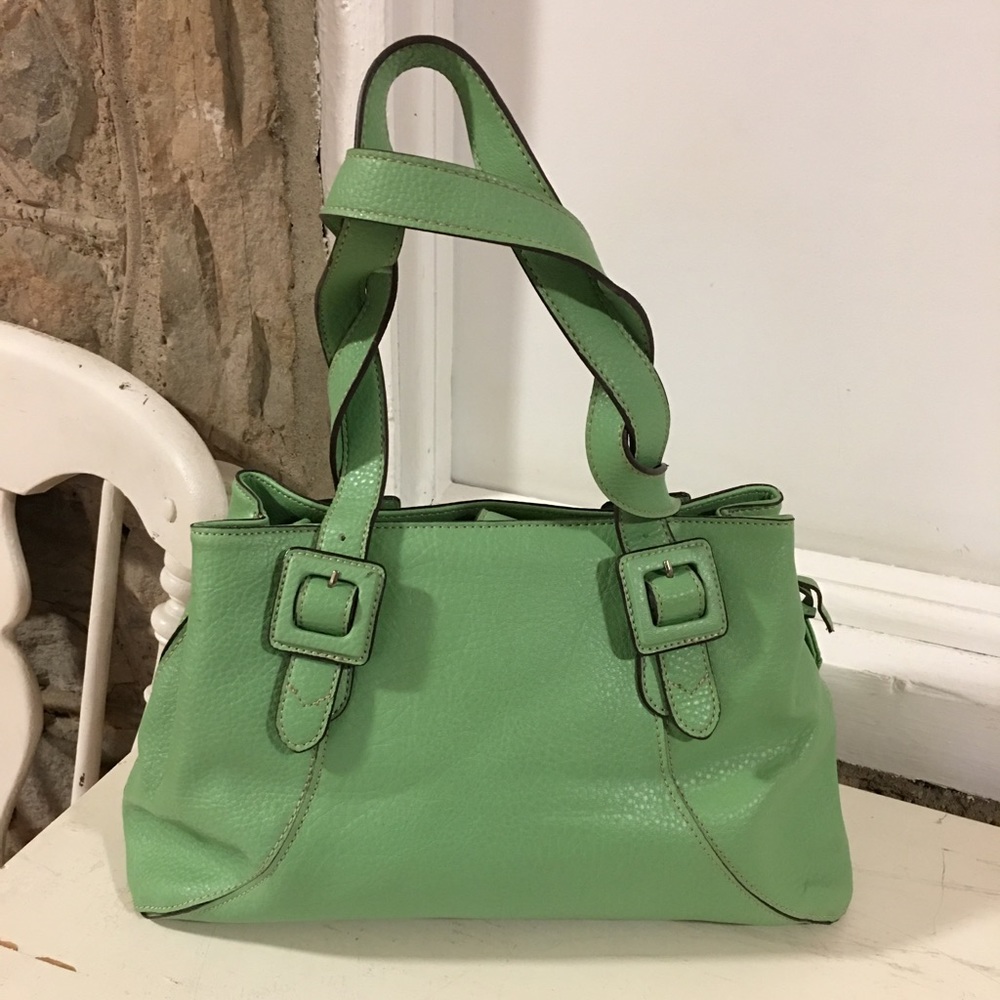 ALMOST NEW LIZ CLAIBORNE BAG lots of compartment